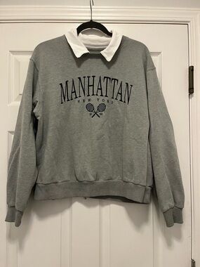 Hollister Gray Crewneck Sweatshirt with White Collar
